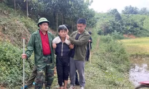 Vây bắt thành công đối tượng chém Trưởng Công an xã rồi lẩn trốn trong rừng