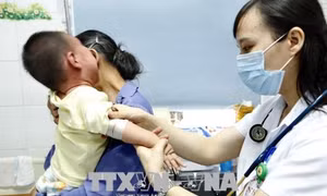 Nhiều trẻ mắc sởi biến chứng viêm phổi, suy hô hấp nặng