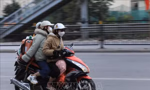 Người dân lỉnh kỉnh quay trở lại Hà Nội sau kỳ nghỉ Tết Nhâm Dần