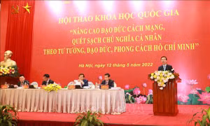 Kiên quyết đấu tranh chống chủ nghĩa cá nhân dựa trên cơ sở kết hợp  'xây' với 'chống'