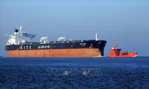 Iran cảnh báo đóng cửa eo biển Hormuz nếu căng thẳng gia tăng