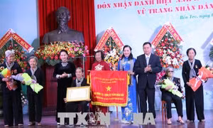 Đội quân tóc dài Bến Tre đón nhận danh hiệu Anh hùng Lực lượng vũ trang nhân dân