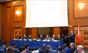 Thủ tướng Nguyễn Xuân Phúc và Thủ tướng CH Séc đồng chủ trì Diễn đàn Doanh nghiệp hai nước