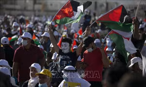 Hàng nghìn người dân Palestine tuần hành phản đối kế hoạch hòa bình của Mỹ