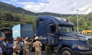  Bắt đối tượng nghi ngáo đá 'tông' xe liên hoàn trong hầm Hải Vân