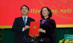 Trao quyết định bổ nhiệm Bí thư Tỉnh ủy Hậu Giang