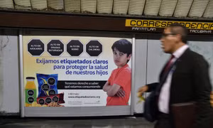 Hạ viện Mexico thông qua dự luật dán nhãn cảnh báo đối với đồ ăn vặt