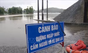 Mưa lũ gây ngập lụt trên diện rộng, chia cắt nhiều khu dân cư tại Phú Yên