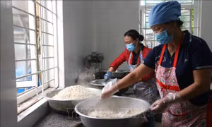 Mô hình bếp ăn bán trú kiểu mẫu cho học sinh Hà Tĩnh