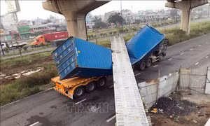 Vụ xe container đâm sập cầu bộ hành: Chiều cao cầu không đạt như thiết kế
