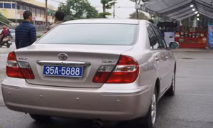 Vụ xe ô tô công đeo 2 biển số tại Ninh Bình: Đề nghị thu hồi một biển kiểm soát 