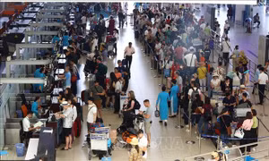 Sân bay Nội Bài trong ngày đầu tiên của kỳ nghỉ lễ 30/4 - 1/5
