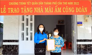 Chương trình 'Tết Sum vầy - Xuân Bình an' đến với người lao động nghèo ở Cần Thơ