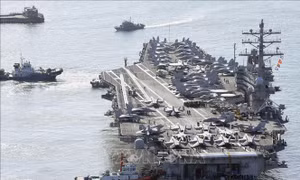 Tàu sân bay USS Ronald Reagan của Mỹ cập cảng Hàn Quốc
