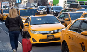 Chính quyền thành phố New York bị yêu cầu phải bồi thường cho lái xe taxi đang mắc nợ