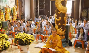 Cộng đồng người Việt Nam tại Lào hướng về tổ tiên, nguồn cội trong dịp Rằm tháng Giêng