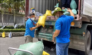 Chung tay chăm lo cho công nhân, người lao động nghèo ở khu phong tỏa, cách ly