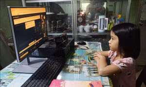'Tạm dừng đến trường, không dừng học'