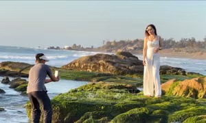Du khách thích thú trải nghiệm mùa 'săn' rêu Cổ Thạch