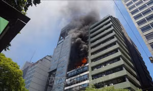 Argentina: Cháy tòa nhà 14 tầng ở Buenos Aires gây nhiều thương vong