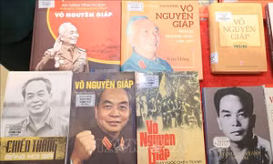 Triển lãm chuyên đề 'Vị tướng huyền thoại'