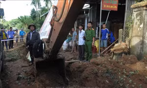 Nổ bom khi đang thi công công trình làm một người dân bị thương
