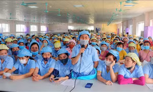Thu nhập từ thưởng Tết có phải đóng thuế thu nhập cá nhân, BHXH?