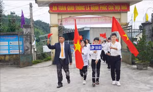 Rộn ràng không khí khai giảng năm học mới ở vùng biên giới Lai Châu