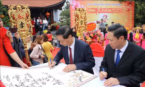 Rộn ràng Lễ hội Khai bút tại Khu tưởng niệm Vương triều Mạc, Hải Phòng