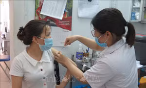 Khánh Hòa đảm bảo tiêm chủng đủ liều vaccine phòng COVID-19 