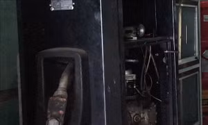 Một điểm bán xăng dầu trái phép ngang nhiên hoạt động tại Phú Yên