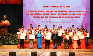 TP Hồ Chí Minh: Trao huy hiệu Đảng đợt 19/5 cho 2.420 đảng viên