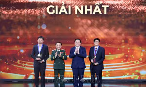 Trao giải Cuộc thi và Triển lãm ảnh nghệ thuật cấp quốc gia 'Tự hào một dải biên cương'