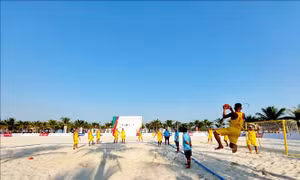 Các đội tuyển bóng ném bãi biển biển nam tích cực luyện tập cận ngày thi đấu