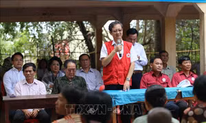 Hội Chữ thập đỏ Kampong Chhnang đánh giá cao món quà nhân đạo của Việt Nam