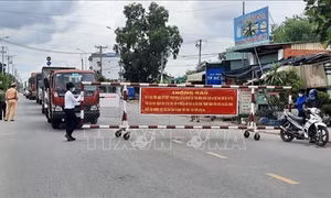 Bí thư Tỉnh ủy Long An: Triển khai mạnh mẽ, quyết liệt và đồng bộ '3 mũi chiến lược' để kiểm soát dịch