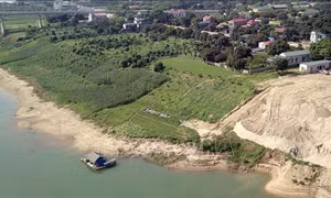 Kiểm tra, xác minh thông tin về tình trạng khai thác cát rầm rộ ở xã Thái Bình (Tuyên Quang)