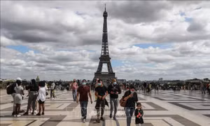 Tháp Eiffel đón du khách trở lại sau 9 tháng đóng cửa do dịch COVID-19