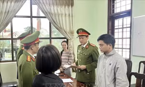 Bắt giam cán bộ Văn phòng đăng ký đất đai tỉnh Quảng Trị