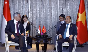 Thủ tướng gặp gỡ các nhà lãnh đạo bên lề Hội nghị Cấp cao ASEAN lần thứ 34