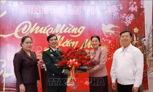 Chủ tịch Quốc hội Lào chúc Tết cán bộ, chiến sĩ Binh đoàn 11 