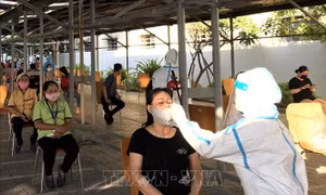 Quảng Ngãi xét nghiệm nhanh miễn phí cho người dân vùng nguy cơ lây nhiễm cao 