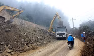 Bắc Kạn xử lý việc đổ thải sai quy định trên tuyến đường 254