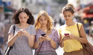 Facebook tuyên bố sẽ nỗ lực bảo vệ thanh, thiếu niên khỏi nội dung độc hại