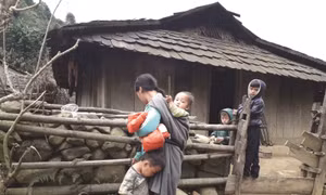 Đồng bào dân tộc thiểu số vùng biên Quan Sơn mong các công trình điện lưới, giao thông