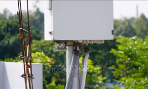 Những công trình cột ăng ten bị 'bỏ quên' gây nguy hiểm cho người dân