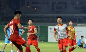 Đội tuyển Việt Nam tập buổi đầu tiên ở Sharjah