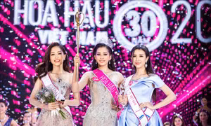 Người đẹp 18 tuổi Trần Tiểu Vy đăng quang Hoa hậu Việt Nam 2018