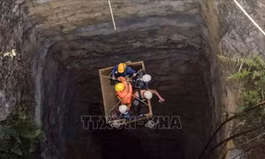Ấn Độ: Nỗ lực đưa thi thể những nạn nhân mắc kẹt trong mỏ than bị ngập nước