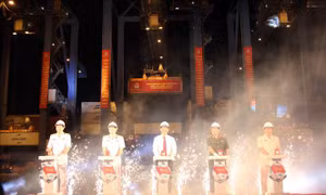 Tân cảng Sài Gòn phát lệnh làm hàng đầu Xuân Nhâm Dần